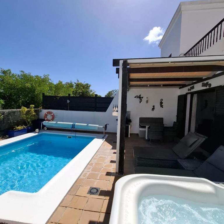 Casa Pedro - Duplex with Jacuzzi, Pool, AC and Sea Views - Two-Bedroom House - 4