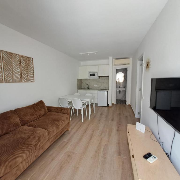 Apartamentos Alisios con terraza y piscina - Apartment - 9