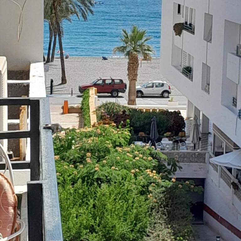 Between Beach & Center - Four-Bedroom Apartment - 1