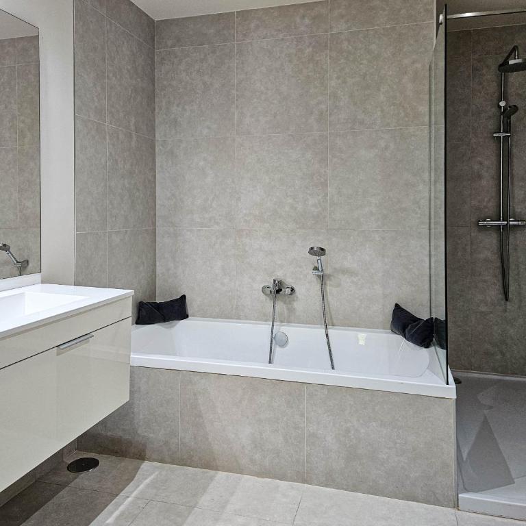 Two bedroom apartment in Jardiana Lotus in La Cala de Mijas - Two-Bedroom Apartment with Terrace - 18