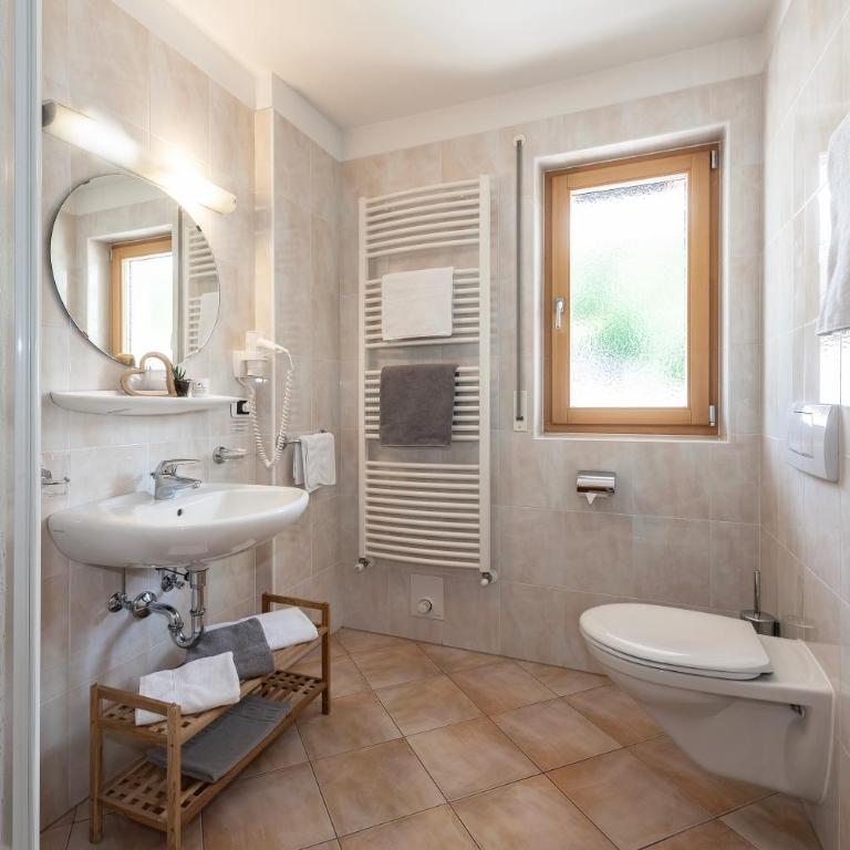 Trinnerhof Hof Chalets and Farm- Panorama Holidays & Brixen Card Bed & Breakfast - Camera Matrimoniale con Balcone - 3