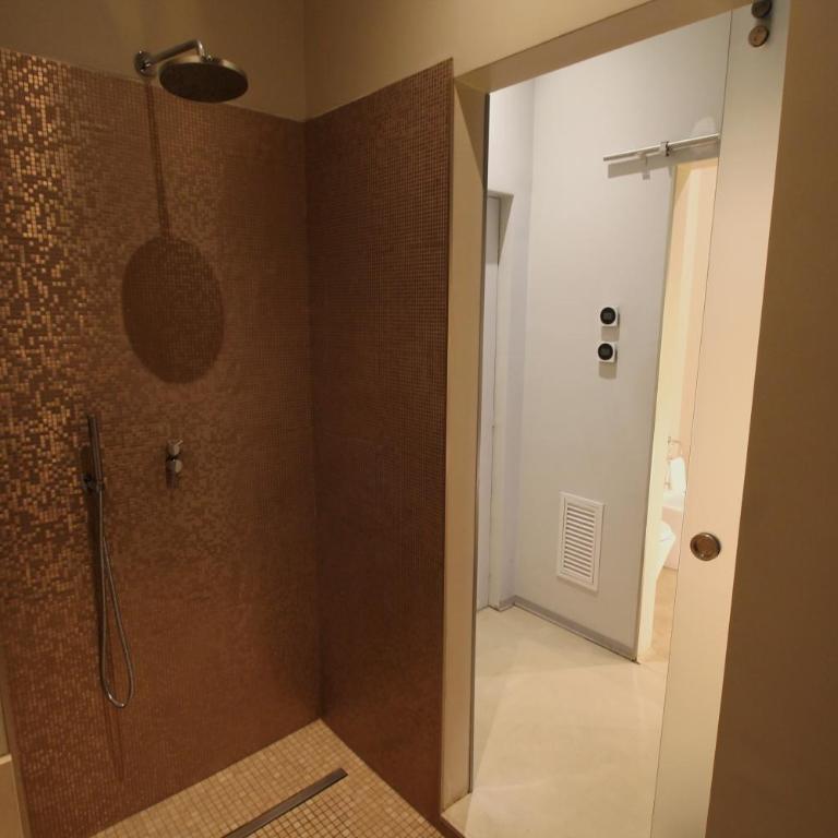 Domus 21 Luxury Suites - Superior King Room - 7