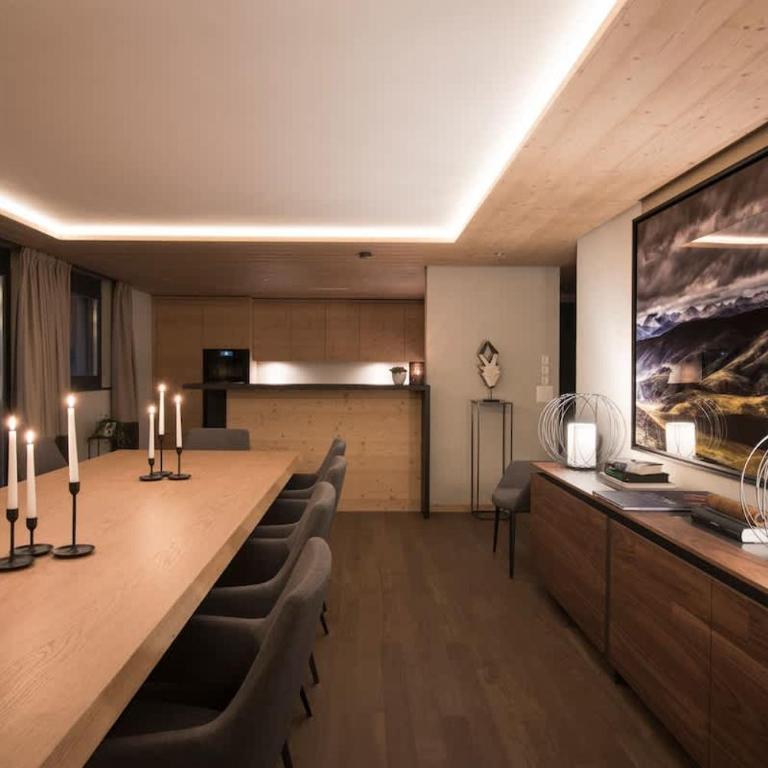 Whitney - Plenty of Space, 2 Min from Station - Apartment - 6
