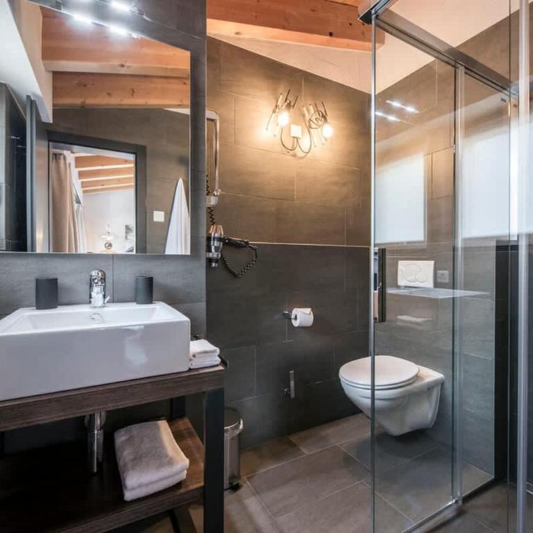Whitney - Plenty of Space, 2 Min from Station - Apartment - 19