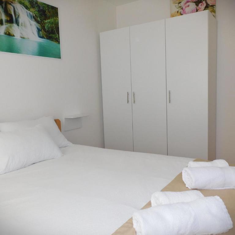 Gaia Aparthotel near Airport - Classic One-Bedroom Apartment with King Bed - 4