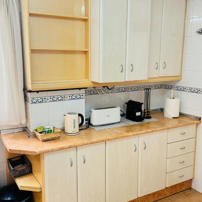 Room City Estepona Los Áticos - Apartamento de 2 dormitorios con balcón - 23