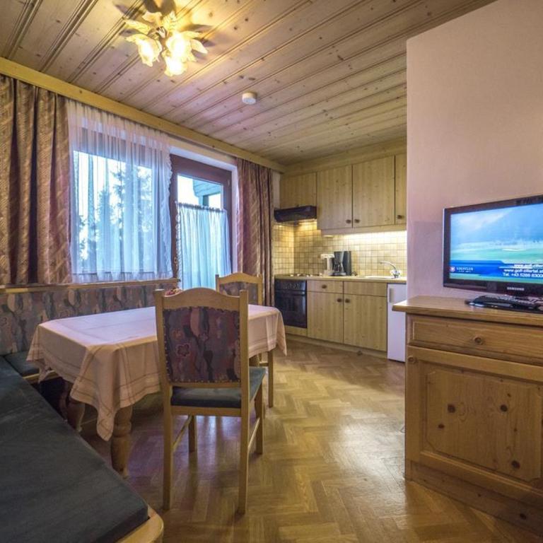 Ferienwohnungen Egger - Apartment mit 1 Schlafzimmer und Balkon - 1