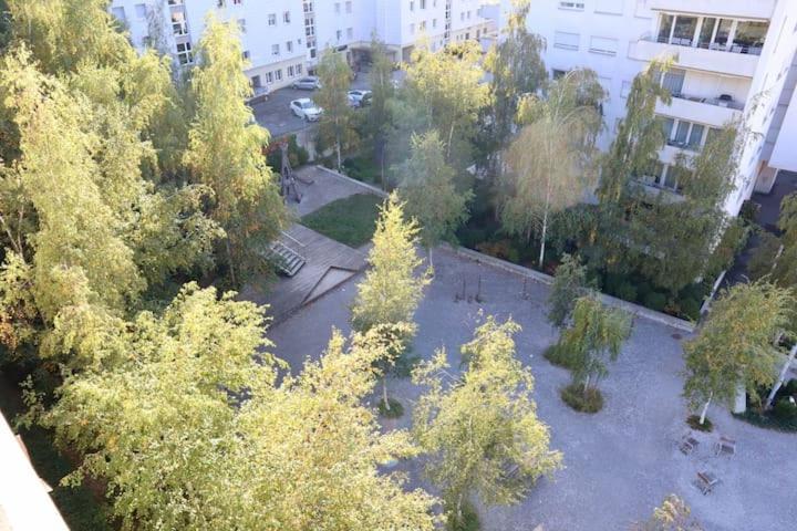 178 Good location spacious and free parking included - Apartment - 18