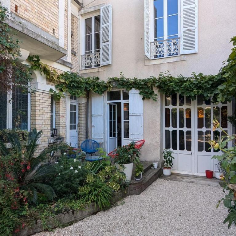 Maison Familiale - Centre Ville - 2 chambres - Maison de Ville 2 Chambres - 24