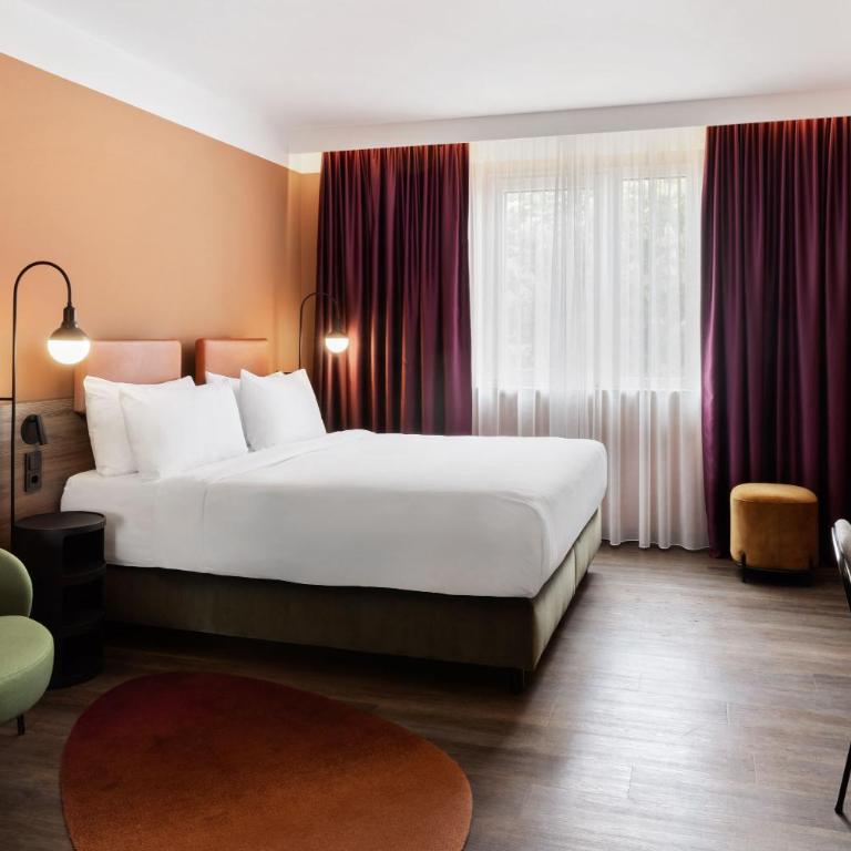 June Six Salzburg, a Tribute Portfolio Hotel - Deluxe Zimmer mit Kingsize-Bett - 1