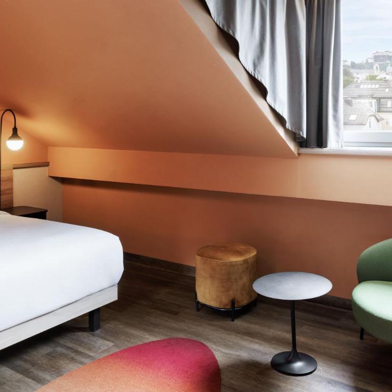 June Six Salzburg, a Tribute Portfolio Hotel - Junior Suite mit Kingsize-Bett - 5