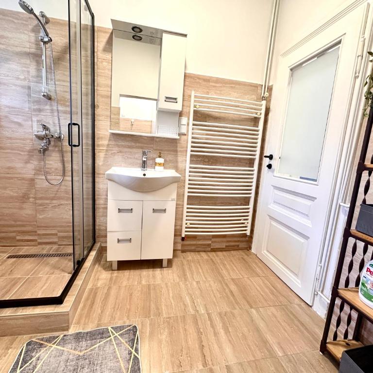 Central Sarajevo Apartment with Terrace & Free Parking - One-Bedroom Apartment - 30