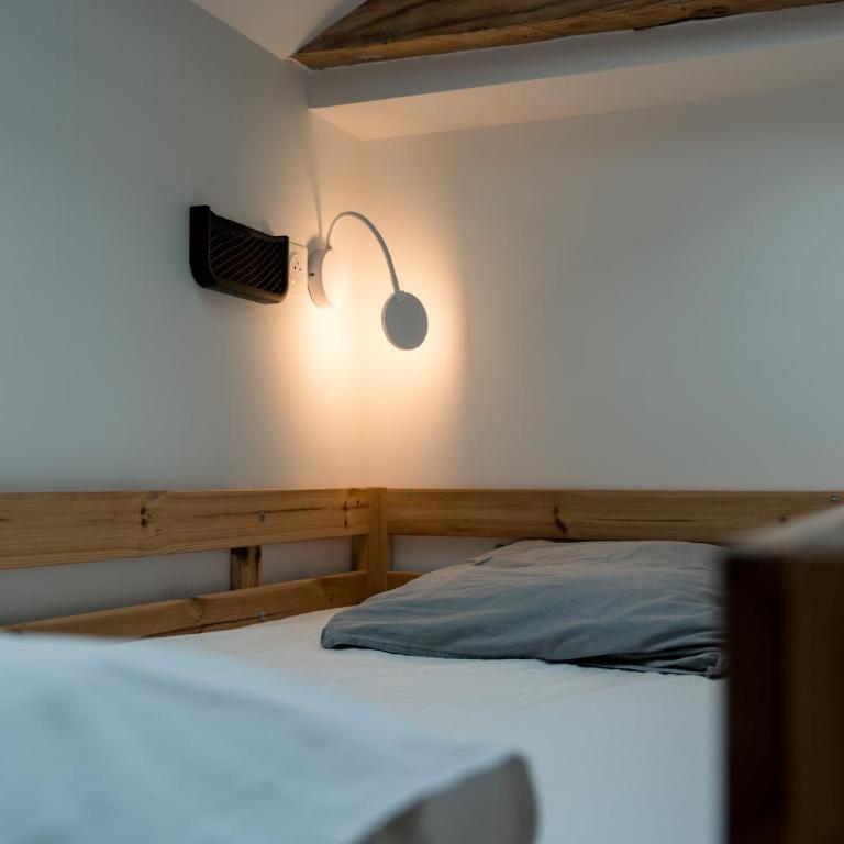 Ted Surf House - Chambre Triple Basique avec Salle de Bains Commune - 4