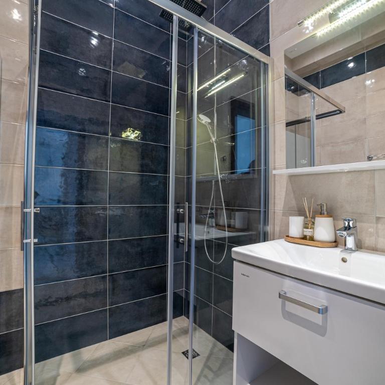 The Royal Summer & Spa - Two-Bedroom Apartment with Pool View - 5