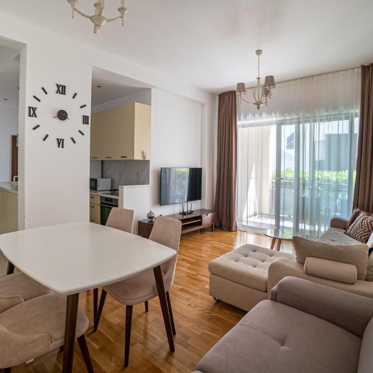 The Royal Summer & Spa - Two-Bedroom Apartment with Pool View - 9