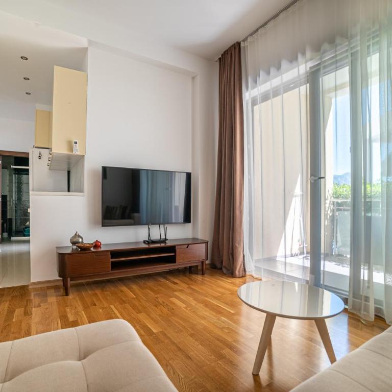 The Royal Summer & Spa - Two-Bedroom Apartment with Pool View - 10