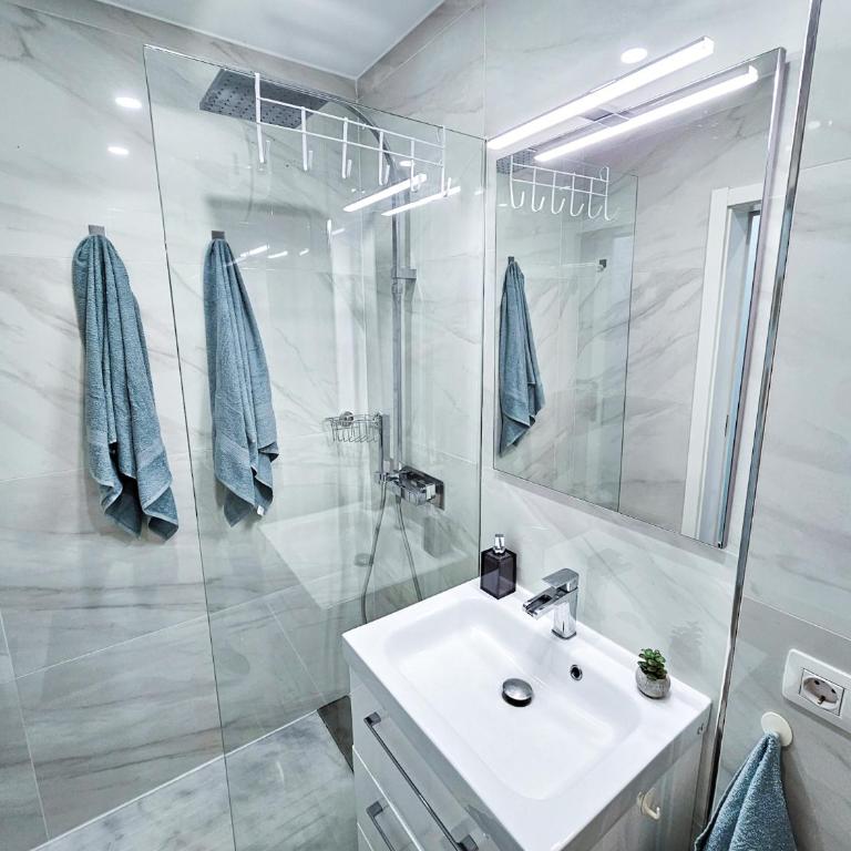 Palms2Beach appartement - 200m van strand met airco en WiFi - Apartamento de 2 dormitorios con balcón - 8