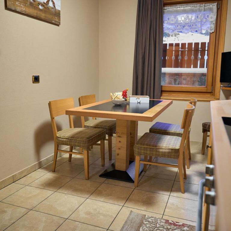 Baita Lorella - Appartamento con 2 Camere da Letto e con Vista Montagna - 9
