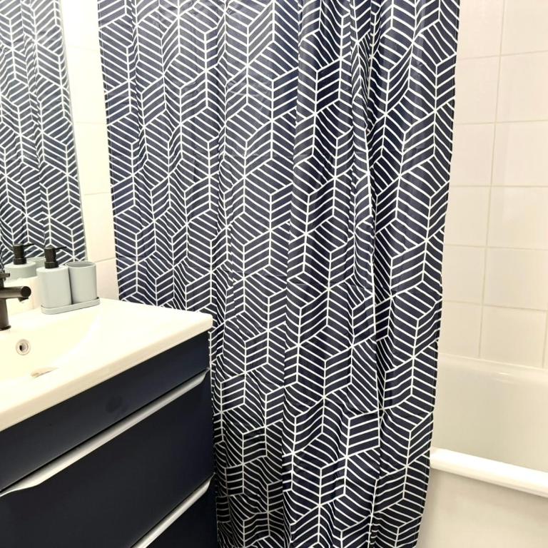 Appartement calme Borderouge - 2 pers - Wi-Fi haut débit, parking privé, métro et commerces à 5 mn - Idéal séjour pro ou détente à Toulouse - One-Bedroom Apartment - 11
