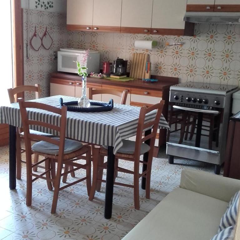 Casa Palmira - Appartamento con 2 Camere da Letto, Terrazza e Vista Lago - 26