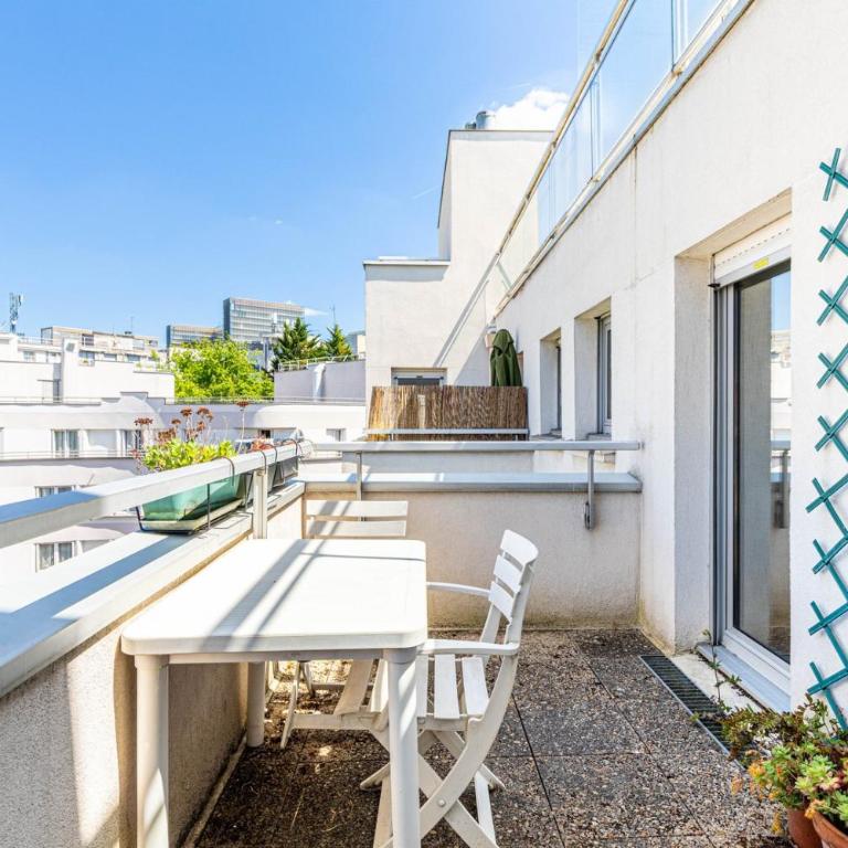 GuestReady - Sunny Chic Retreat with Balcony - One-Bedroom Apartment - 4