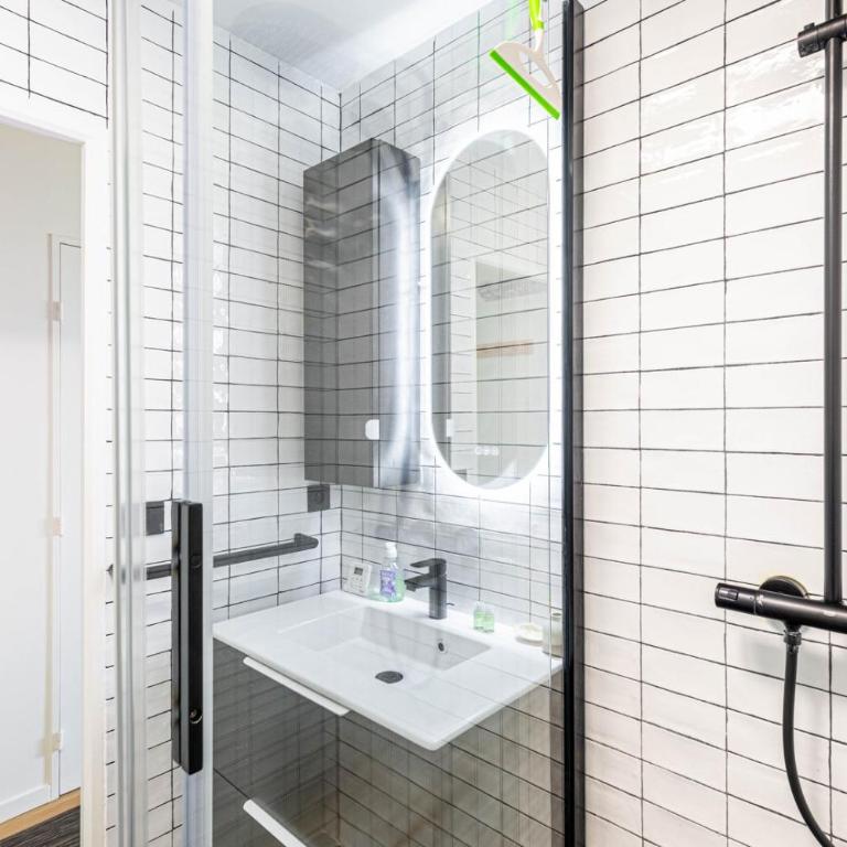 GuestReady - Sunny Chic Retreat with Balcony - One-Bedroom Apartment - 13