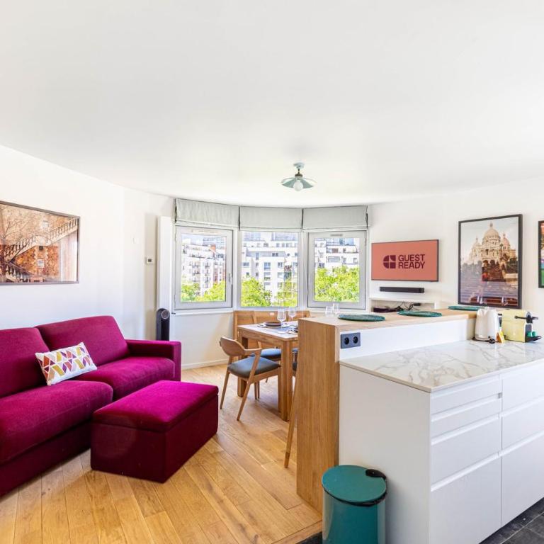 GuestReady - Sunny Chic Retreat with Balcony - One-Bedroom Apartment - 1
