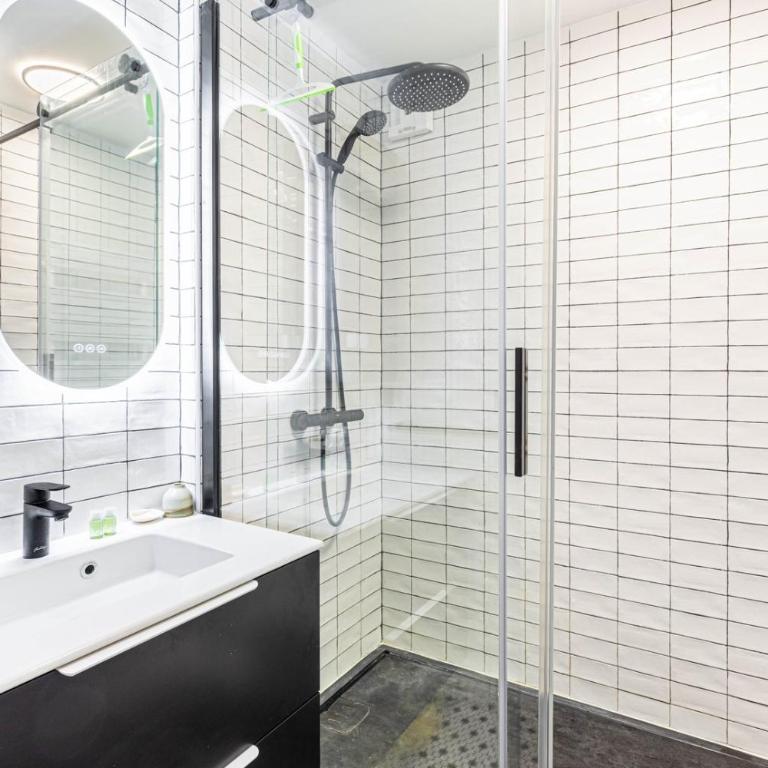 GuestReady - Sunny Chic Retreat with Balcony - One-Bedroom Apartment - 12