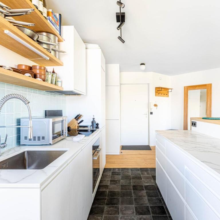 GuestReady - Sunny Chic Retreat with Balcony - One-Bedroom Apartment - 11