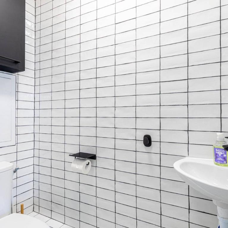 GuestReady - Sunny Chic Retreat with Balcony - One-Bedroom Apartment - 14
