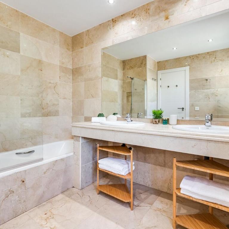 New spacious townhouse in Marbella - Apartment - 13