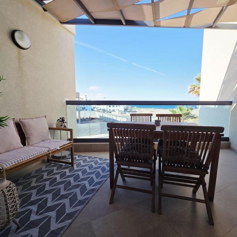 Terraza privada, vistas al mar y piscina comunitaria - Apartamento de 1 dormitorio - 15