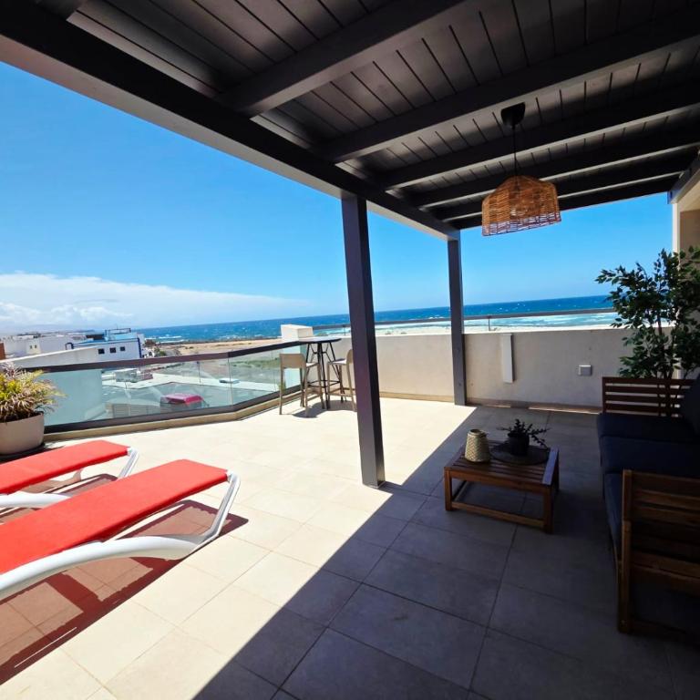 Terraza privada, vistas al mar y piscina comunitaria - Apartamento de 1 dormitorio - 4