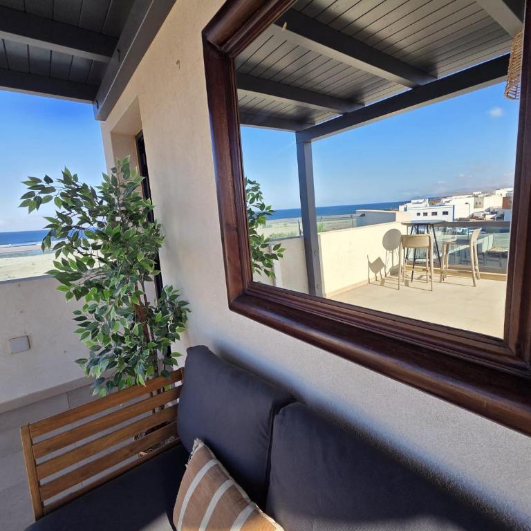 Terraza privada, vistas al mar y piscina comunitaria - Apartamento de 1 dormitorio - 5