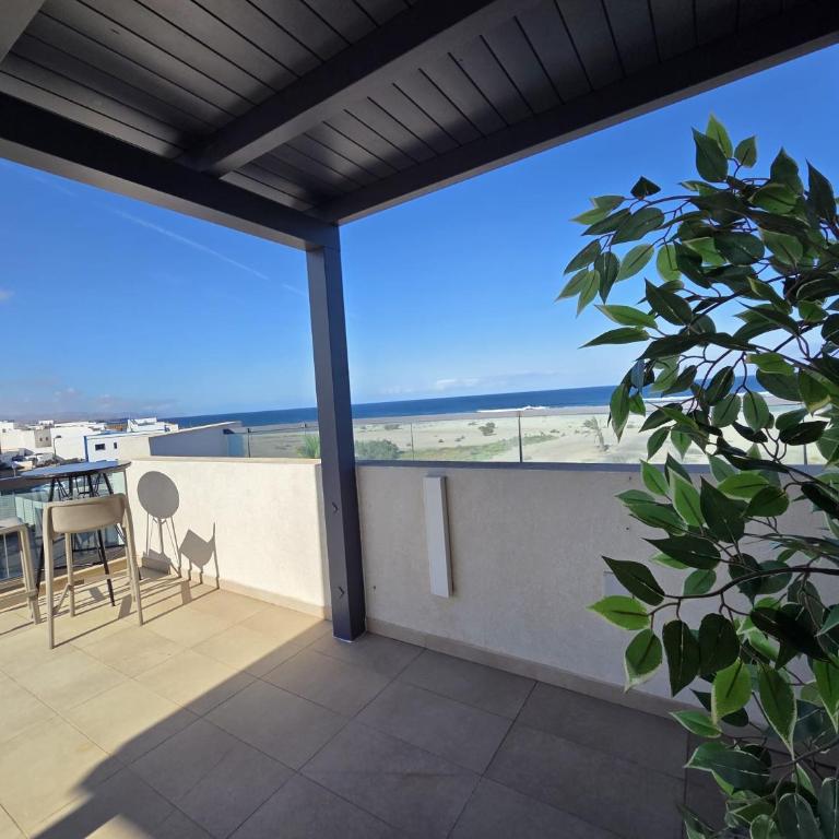 Terraza privada, vistas al mar y piscina comunitaria - Apartamento de 1 dormitorio - 7