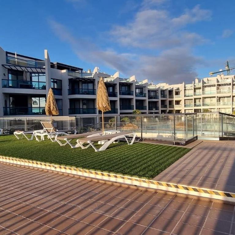 Terraza privada, vistas al mar y piscina comunitaria - Apartamento de 1 dormitorio - 10