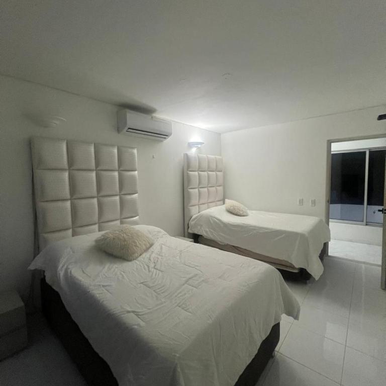 Art and Sculptures Peñon - Four-Bedroom House - 12