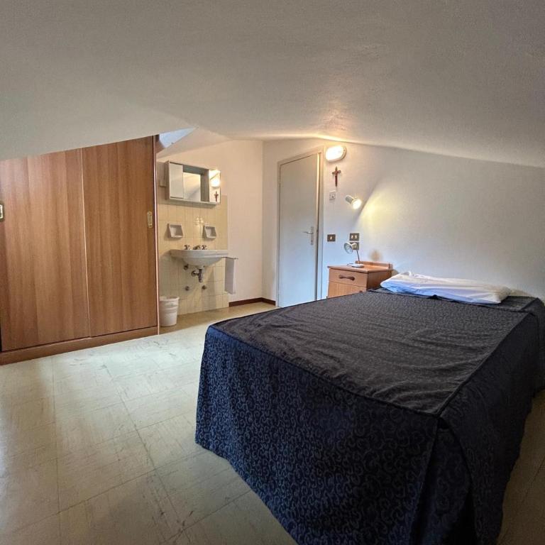 Casa Vacanza - Casa del Padre Nascimbeni - Camera Matrimoniale/Doppia con Letti Singoli con Bagno in Comune - 1