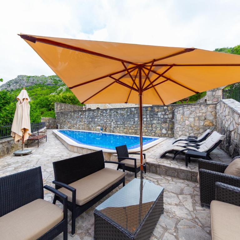 Blake's Villa - Two-Bedroom Villa - 3