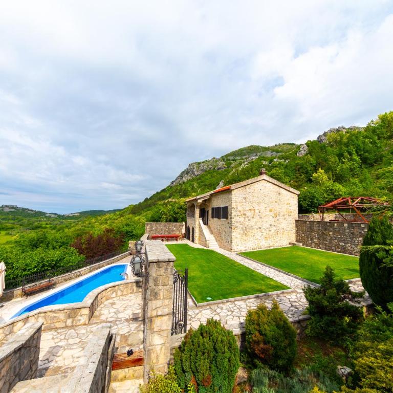 Blake's Villa - Two-Bedroom Villa - 2