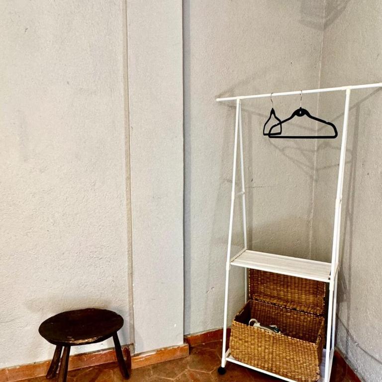 Mini apartment in downtown SMA with Kitchenette and KING SIZE BED - One-Bedroom Apartment - 18