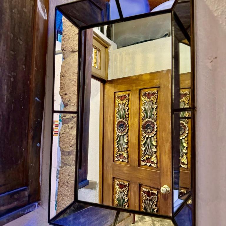Mini apartment in downtown SMA with Kitchenette and KING SIZE BED - One-Bedroom Apartment - 33