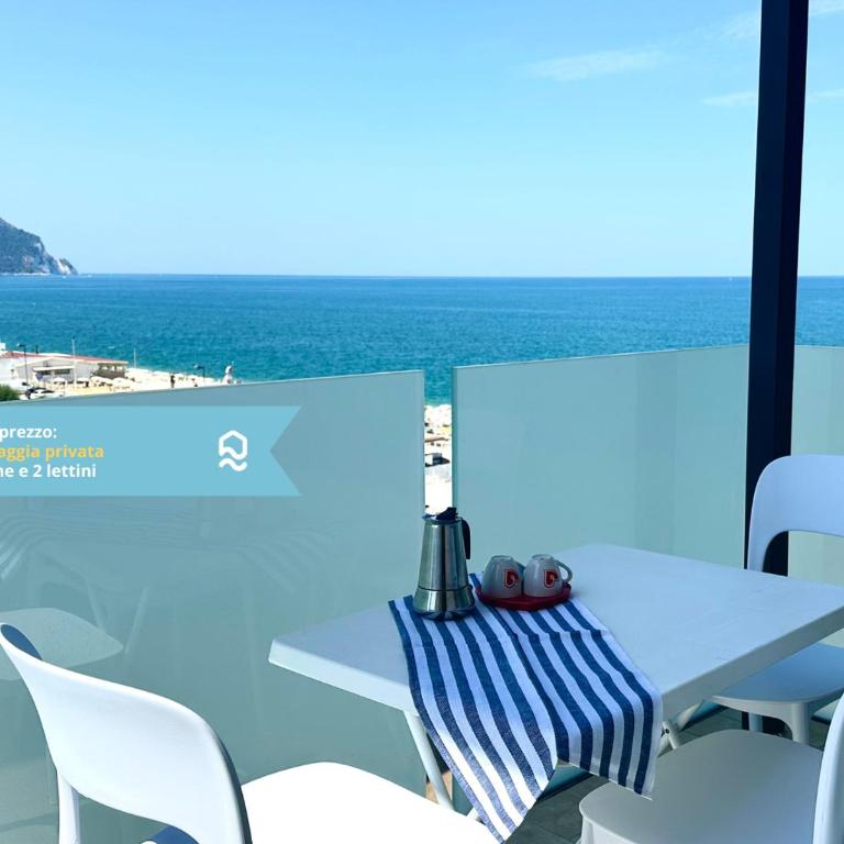 M413 - Marcelli, quadrilocale fronte mare con vista e spiaggia privata - Appartamento con 3 Camere da Letto e Vista Mare - 1
