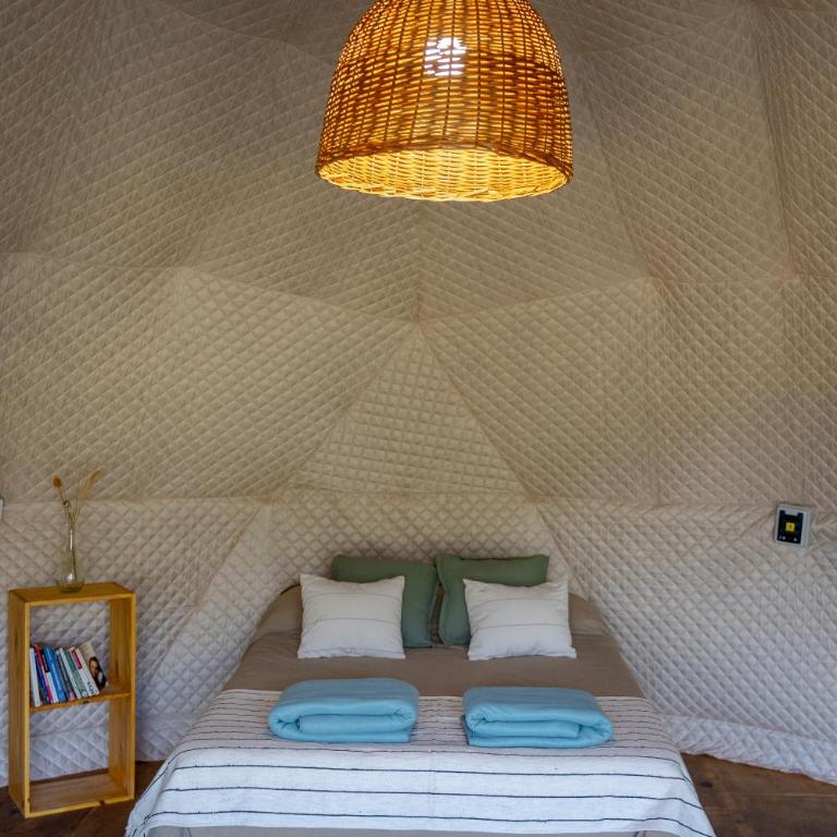 DOMOS GLAMPING Agreste Bahía Rosales - Habitación Cuádruple con vistas al lago - 10