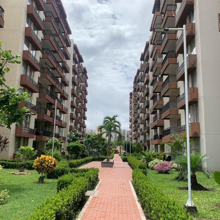 Amplio apartamento en Ricaurte - Three-Bedroom Apartment - 6