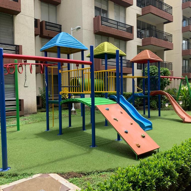 Amplio apartamento en Ricaurte - Three-Bedroom Apartment - 11