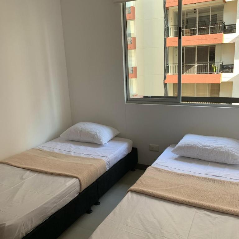 Amplio apartamento en Ricaurte - Three-Bedroom Apartment - 12