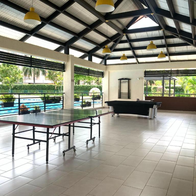 Amplio apartamento en Ricaurte - Three-Bedroom Apartment - 3