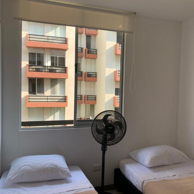 Amplio apartamento en Ricaurte - Three-Bedroom Apartment - 15