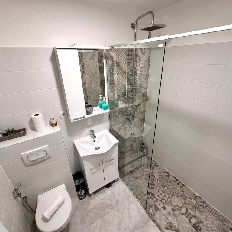GreyLux Heart of OldTown Sarajevo - Studio Apartment - 25